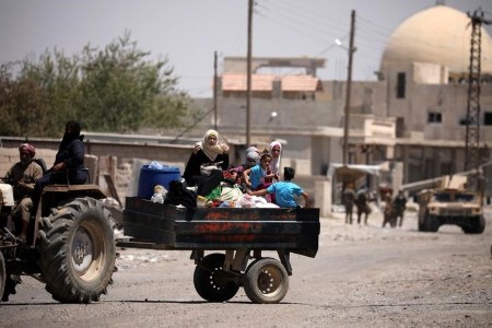 Warga Sipil Tinggalkan Raqqa Saat Pengeboman Meningkat