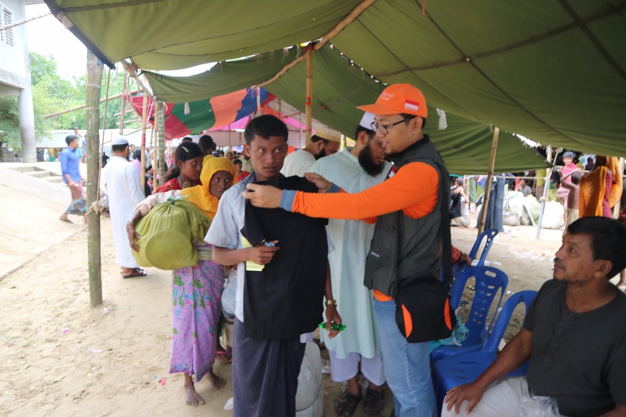 Tim Rumah Zakat Kunjungi Pengungsi Rohingya di Teknaf