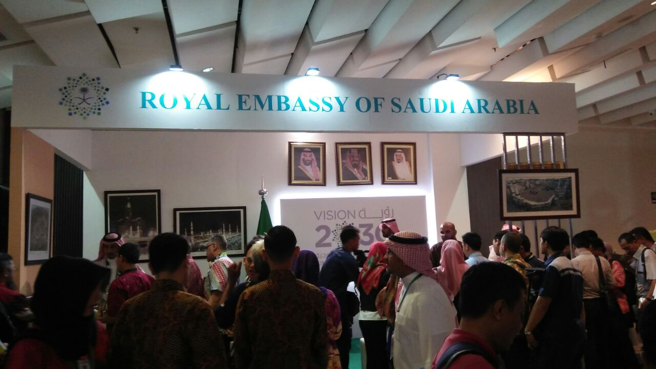 Kedubes Arab Saudi Bagikan Mushaf Al-Quran di Islamic Tourism Expo