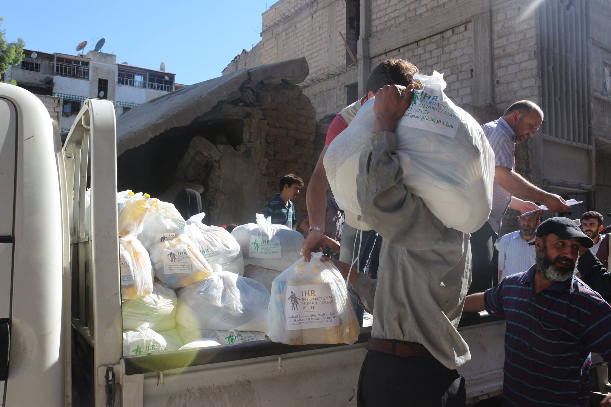 Bantuan Untuk 40.000 Warga Sipil Ghouta Suriah yang Terisolasi
