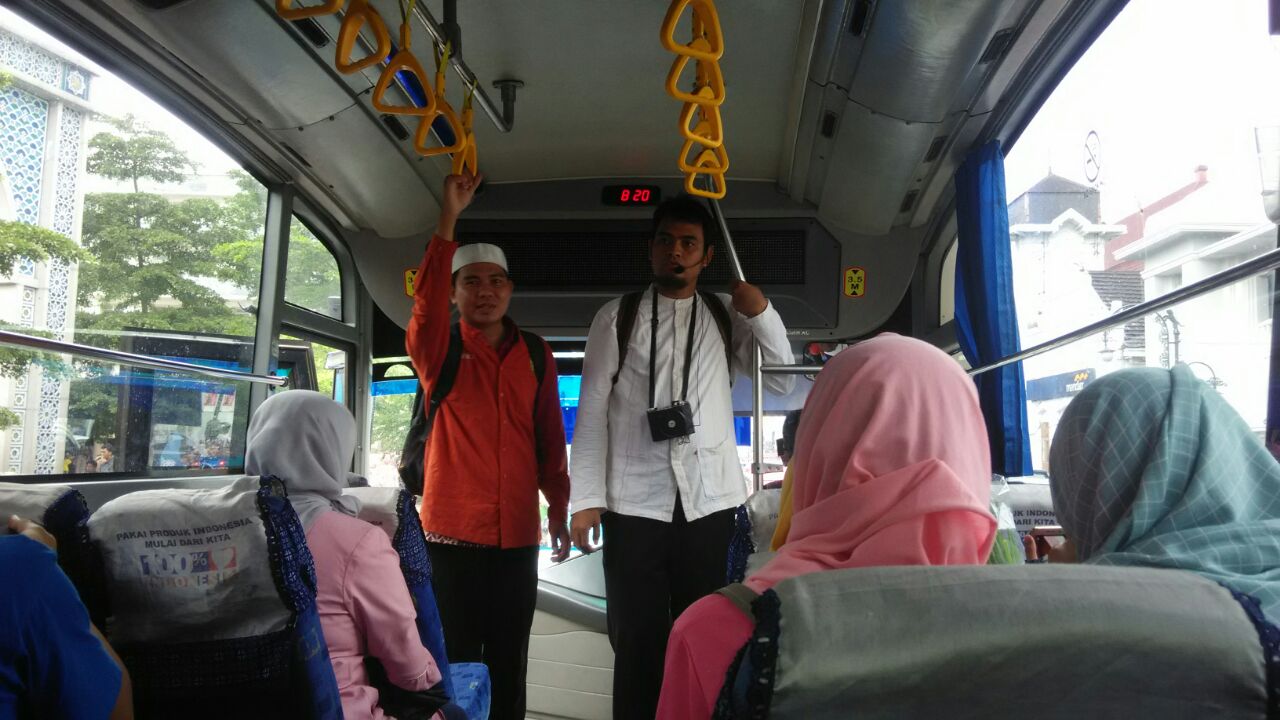 MDW Jama’ah Muslimin (Hizbullah) Jabar Ikut Dakwah Dalam Bus Kota