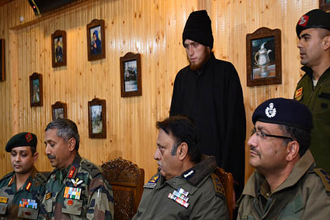 Tentara India Puji Pesepakbola Kashmir Majid Keluar dari Lashkar