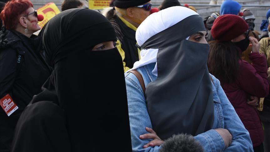 Parlemen Belanda Setujui UU Pelarangan Niqab, Burqa