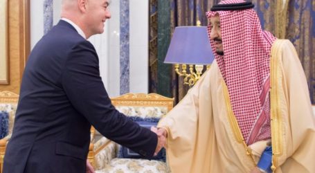 Raja Salman Terima Presiden FIFA di Riyadh