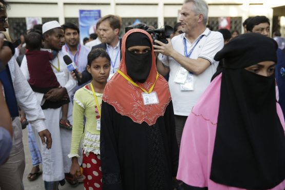 Muslimah Rohingya Berharap Paus Francis Bantu Temukan Keadilan