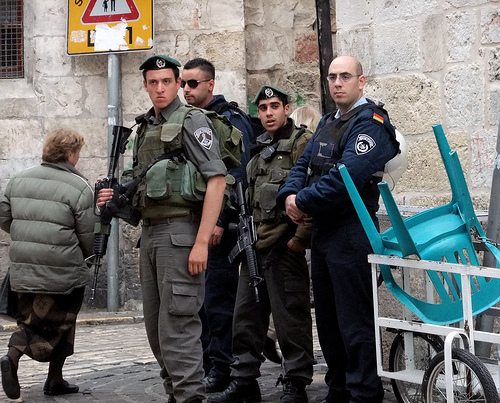 Warga Palestina Tusuk Penjaga Keamanan Israel di Yerusalem