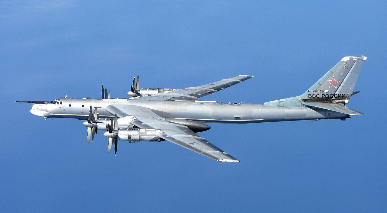 Dua Pesawat Pengebom Strategis Rusia Tu-95 Kunjungi Pulau Biak
