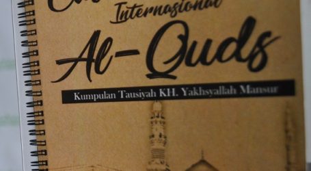 Buku Kumpulan Tausyiah KH. Yakhsyallah Mansur Diluncurkan