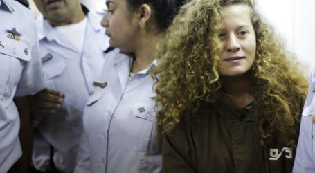 Gadis Penampar dan Penendang Tentara Israel Dikenakan 12 Tuduhan