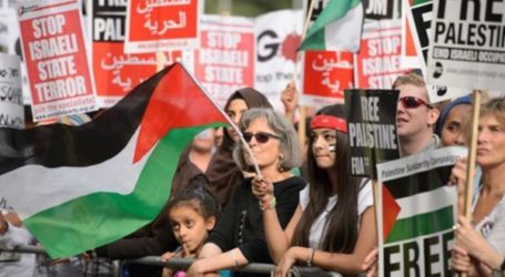Puluhan Mahasiswa Pro-Palestina Berunjuk Rasa di University of Michigan Saat Kunjungan Wakil Presiden  Kamala Haris