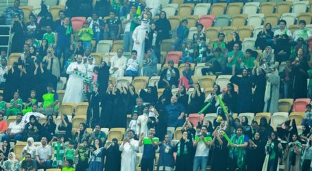 Wanita Penggemar Sepak Bola Saudi Pertama Kali Nonton di Stadion