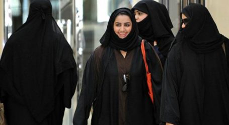 Ulama Saudi: Perempuan Saudi Tidak Harus Kenakan Abaya