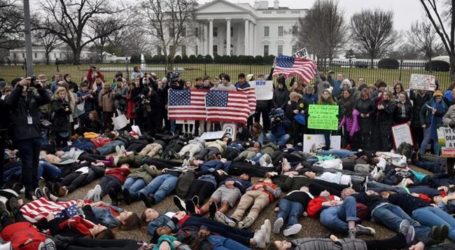 Mahasiswa AS Protes Kebijakan Senjata Api Trump