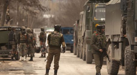 Militan Kashmir Baku Tembak dengan Tentara India
