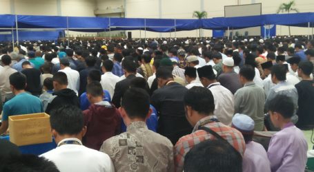 Ribuan Pengunjung Shalat Jumat di Mushola IBF