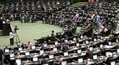 Parlemen Iran Bakar Bendera AS Saat Sidang