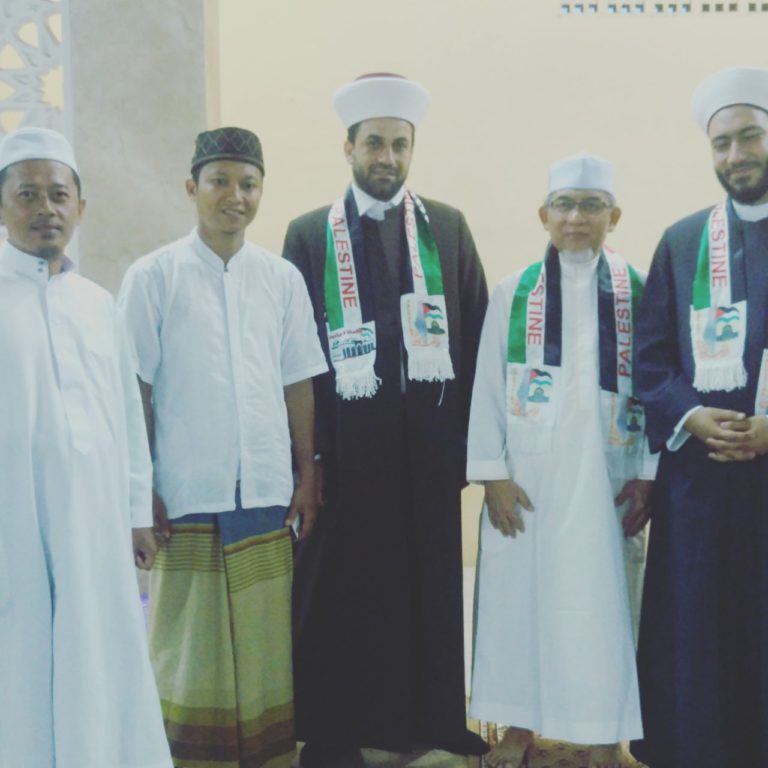 Ulama Muda Palestina: Sesama Muslim Saling Menjaga - Mina News