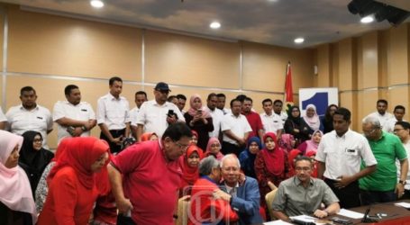 Najib Mundur dari Presiden UMNO dan BN