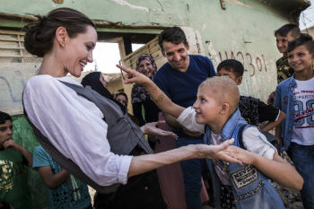 Angelina Jolie Kunjungi Pengungsi Suriah di Irak