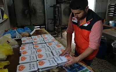 Rumah Zakat Salurkan Makanan Berbuka untuk Warga Palestina