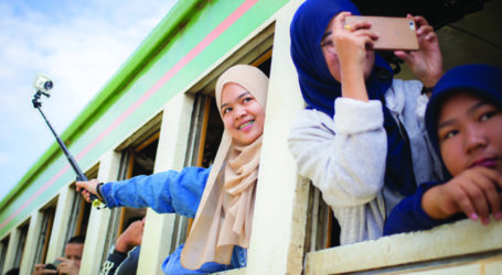 Survei : Generasi Z Indonesia Paling Antusias Beragama dan Bahagia