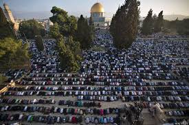 250 Ribu Muslimin Hadiri Shalat Jumat Ketiga Ramadhan di Al-Aqsha