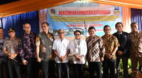 Menlu Retno Resmikan Jembatan Diplomasi di Kabupaten Garut