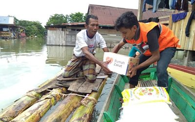 RZ Beri Bantuan untuk Korban Banjir Wajo Sulawesi Selatan