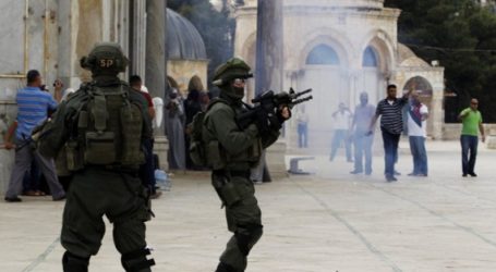 Pasukan Israel Serbu Masjid Al-Aqsha dengan Gas Air Mata dan Granat Kejut
