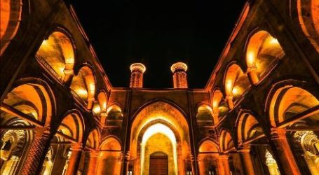 Madrasah Dua Menara di Turki Timur Pikat Wisatawan