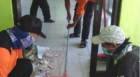 Gempa Lombok, Tim Al-Fatah Rescue Bersihkan Masjid di RS Tanjung