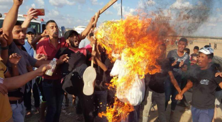 Demonstran Gaza Gantung, Bakar, Pukul dan Injak-injak Boneka Trump