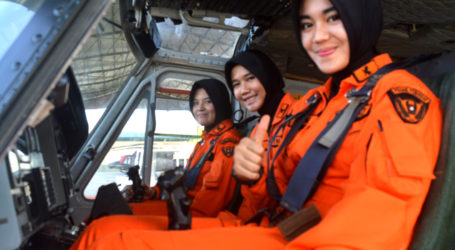 Lebih Dekat dengan Pilot Wanita Berhijab di TNI AD
