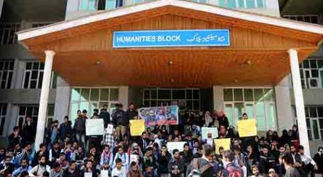 Mahasiswa Universitas Kashmir Protes Pembunuhan terhadap Manan Wani