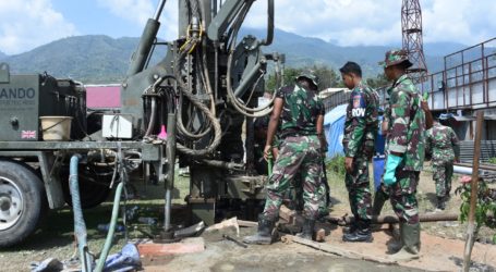 TNI Bangun Sumur Bor untuk Pengungsi Dekat Stadion Gawalise Palu