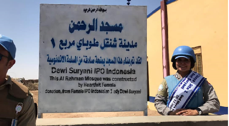 Seorang Polwan Indonesia Bangun Masjid di Darfur, Sudan