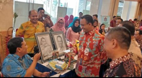 Anies Kunjungi Stand Bazar Kreatifitas Milik Panti Binaan Dinsos DKI Jakarta