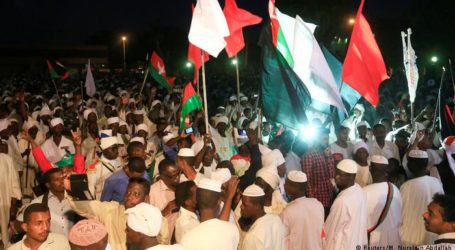 Partai-partai Oposisi dan Demonstran Tuntut Presiden Bashir Mundur