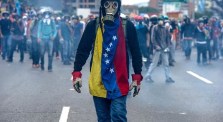 Apa yang Menyebabkan Ekonomi Venezuela Hancur?