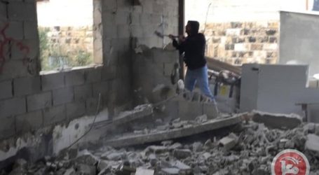 Warga Palestina Dipaksa Hancurkan Rumahnya Berlantai Tiga