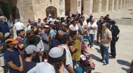 Puluhan Pemukim Yahudi Nodai Masjid Al-Aqsa