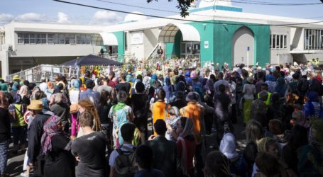 Di Wellington Ribuan Orang Berkumpul Dukung Umat Muslim Ibadah Jumat
