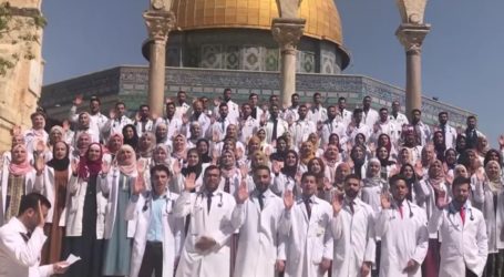 Seratus Lebih Dokter Baru Palestina Sumpah Profesi di Masjidil Aqsa
