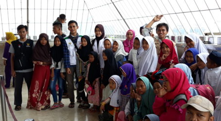 BAZNAS Ajak Anak-anak Kampung Bayam Kunjungi Monas dan Istiqlal