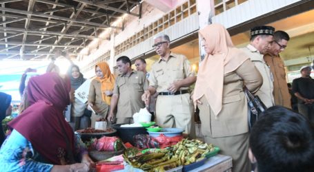 Pastikan Kesedian Pangan, Plt Sekda Aceh Sidak ke Sejumlah Pasar