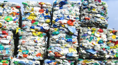 Malaysia Kembalikan Sampah Plastik ke Negara Asalnya