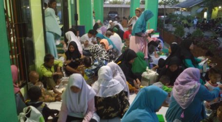 Anak-Anak Yatim Pesisir Pantai Jakarta Dapat Santunan