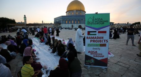 AWG Bagikan Paket Berbuka Puasa di Masjid Al-Aqsha Palestina