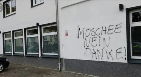 Tiga Masjid di Jerman Alami Serangan Batu, Vandalis