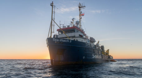 Menentang Larangan Italia, Kapal Penyelamat Pengungsi Masuki Lempedusa
